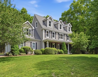 19 Carter Rd, Foxboro, Massachusetts, 4 Bedrooms Bedrooms, 8 Rooms Rooms,2.5 BathroomsBathrooms,Residential,For Sale,Carter Rd,73526172