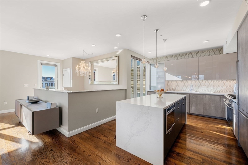 928 E Broadway, Boston, Massachusetts, 3 Bedrooms Bedrooms, 6 Rooms Rooms,2 BathroomsBathrooms,Residential,For Sale,E Broadway,73526315