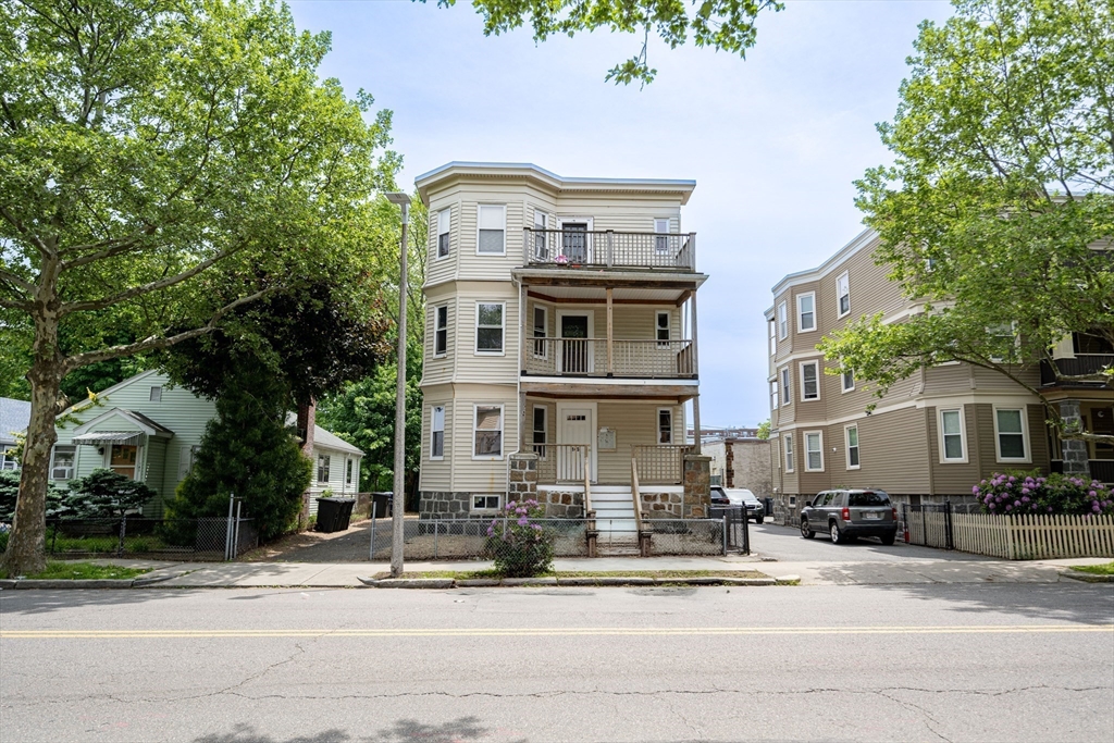145 Welles Ave, Boston, Massachusetts, 12 Bedrooms Bedrooms, 19 Rooms Rooms,3 BathroomsBathrooms,Residential Income,For Sale,Welles Ave,73526314
