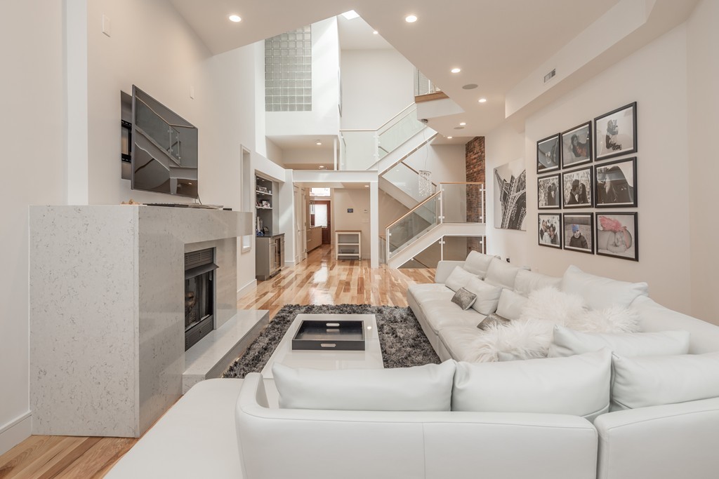 37 Winchester St, Boston, Massachusetts, 3 Bedrooms Bedrooms, 7 Rooms Rooms,3.5 BathroomsBathrooms,Residential Lease,For Rent,Winchester St,73526351