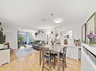 230 Willard St, Quincy, Massachusetts, 2 Bedrooms Bedrooms, 4 Rooms Rooms,2 BathroomsBathrooms,Residential,For Sale,Willard St,73491960