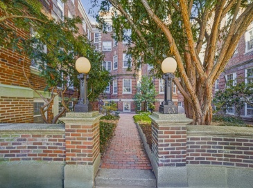 41 Linnaean St, Cambridge, Massachusetts, 2 Bedrooms Bedrooms, 3 Rooms Rooms,1 BathroomBathrooms,Residential Lease,For Rent,Linnaean St,73397705