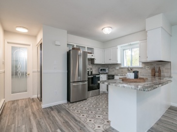 20 Lawrence Ave, South Hadley, Massachusetts, 1 Bedroom Bedrooms, 3 Rooms Rooms,1 BathroomBathrooms,Residential,For Sale,Lawrence Ave,73508109