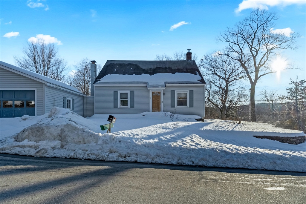 72 Youngs Rd, Lunenburg, Massachusetts, 2 Bedrooms Bedrooms, 5 Rooms Rooms,2 BathroomsBathrooms,Residential,For Sale,Youngs Rd,73483343