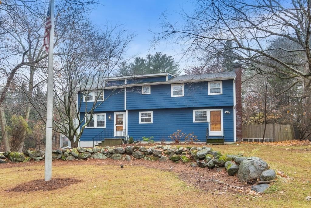 95 Bellflower Rd, Billerica, Massachusetts, 4 Bedrooms Bedrooms, 7 Rooms Rooms,2.5 BathroomsBathrooms,Residential,For Sale,Bellflower Rd,73459319