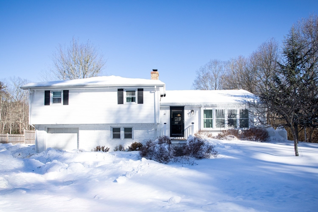 71 County St, Lakeville, Massachusetts, 4 Bedrooms Bedrooms, 6 Rooms Rooms,2.5 BathroomsBathrooms,Residential,For Sale,County St,73473306