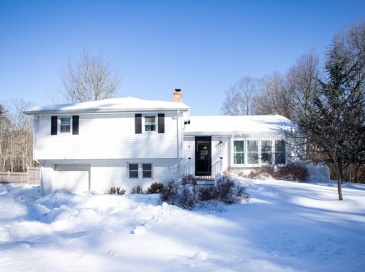 71 County St, Lakeville, Massachusetts, 4 Bedrooms Bedrooms, 6 Rooms Rooms,2.5 BathroomsBathrooms,Residential,For Sale,County St,73473306