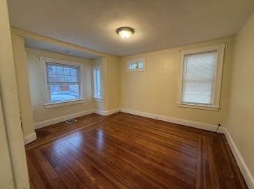 15 Avon, Revere, Massachusetts, 2 Bedrooms Bedrooms, 3 Rooms Rooms,1 BathroomBathrooms,Residential Lease,For Rent,Avon,73484337