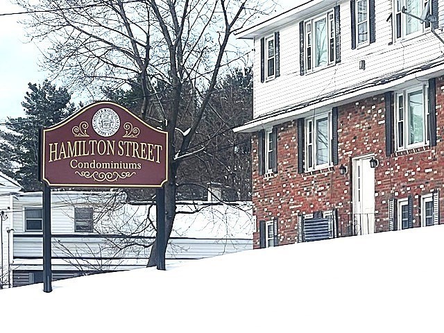 43 Hamilton St, Leominster, Massachusetts, 1 Bedroom Bedrooms, 3 Rooms Rooms,1 BathroomBathrooms,Residential,For Sale,Hamilton St,73512230