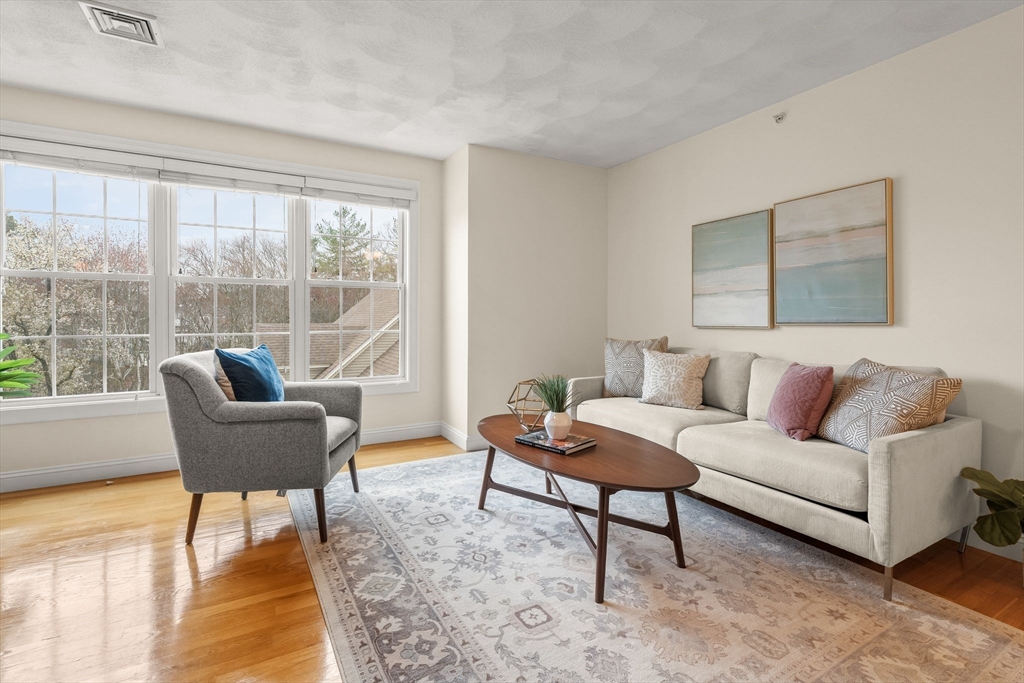 36 Middlesex Ave, Wilmington, Massachusetts, 2 Bedrooms Bedrooms, 4 Rooms Rooms,1 BathroomBathrooms,Residential,For Sale,Middlesex Ave,73509393