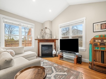 31 Mystic Ave, Winchester, Massachusetts, 4 Bedrooms Bedrooms, 8 Rooms Rooms,2 BathroomsBathrooms,Residential,For Sale,Mystic Ave,73499525