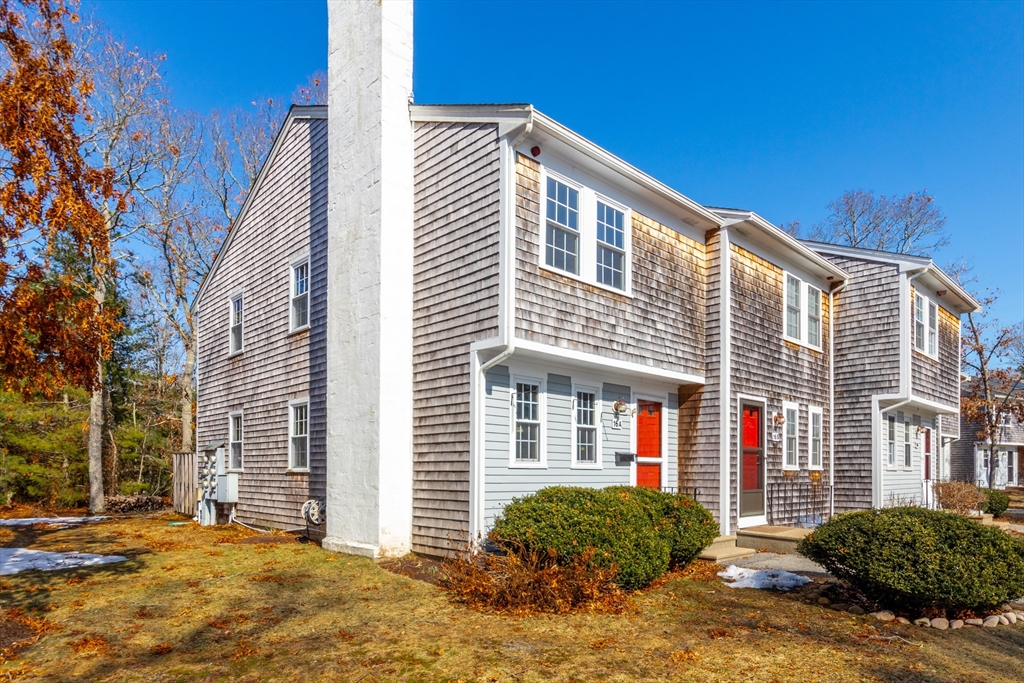 300 Falmouth Rd, Mashpee, Massachusetts, 2 Bedrooms Bedrooms, 5 Rooms Rooms,2 BathroomsBathrooms,Residential,For Sale,Falmouth Rd,73485909