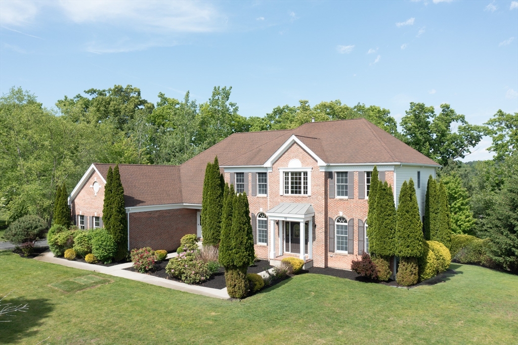 10 Valley View Dr, Grafton, Massachusetts, 4 Bedrooms Bedrooms, 14 Rooms Rooms,5.5 BathroomsBathrooms,Residential,For Sale,Valley View Dr,73526218