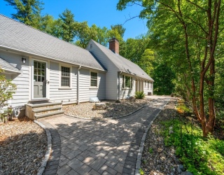 118 Newton St, Weston, Massachusetts, 3 Bedrooms Bedrooms, 6 Rooms Rooms,2 BathroomsBathrooms,Residential,For Sale,Newton St,73526223