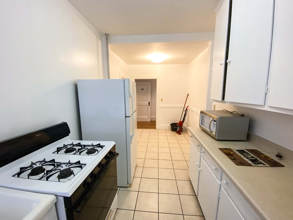 15 Parkman St, Brookline, Massachusetts, 2 Bedrooms Bedrooms, 4 Rooms Rooms,1 BathroomBathrooms,Residential Lease,For Rent,Parkman St,73526305