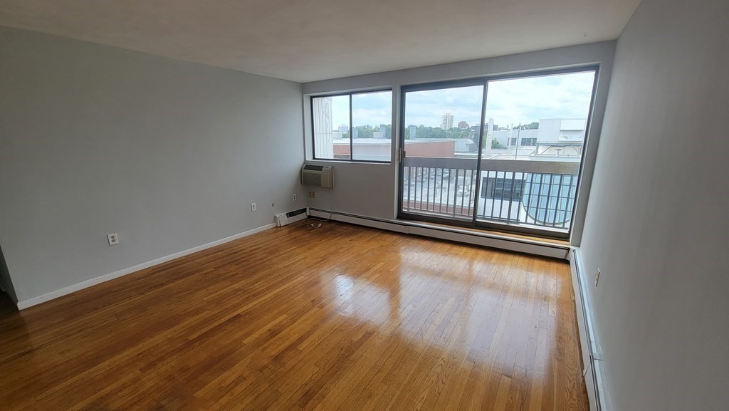 1643 Cambridge Street, Cambridge, Massachusetts, 2 Bedrooms Bedrooms, 4 Rooms Rooms,1 BathroomBathrooms,Residential Lease,For Rent,Cambridge Street,73526386
