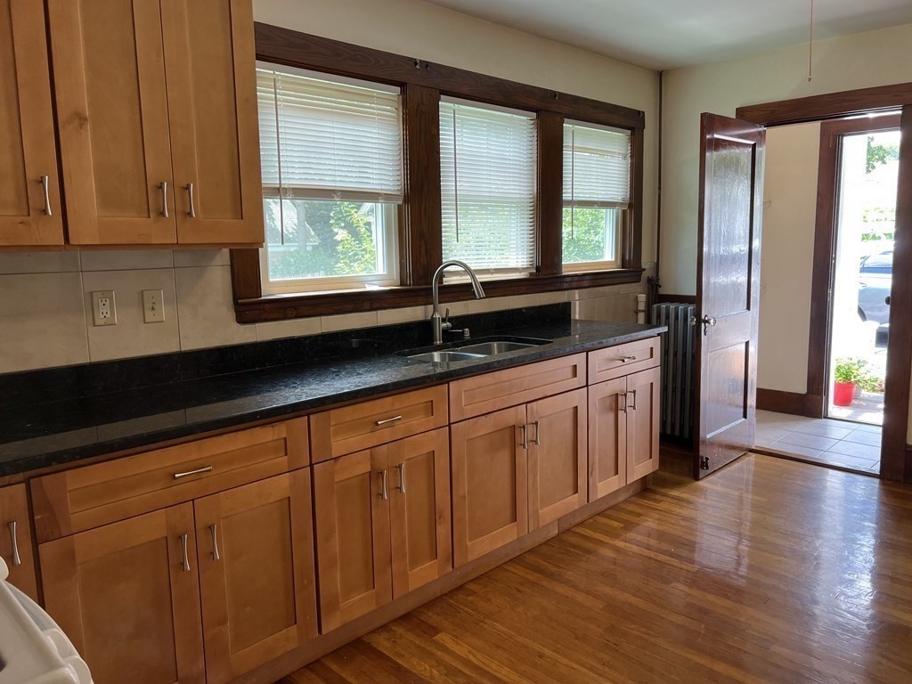 277 Lexington Street, Newton, Massachusetts, 2 Bedrooms Bedrooms, 5 Rooms Rooms,1 BathroomBathrooms,Residential Lease,For Rent,Lexington Street,73526488