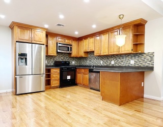 90 George St, Boston, Massachusetts, 3 Bedrooms Bedrooms, 8 Rooms Rooms,2 BathroomsBathrooms,Residential Lease,For Rent,George St,73526572