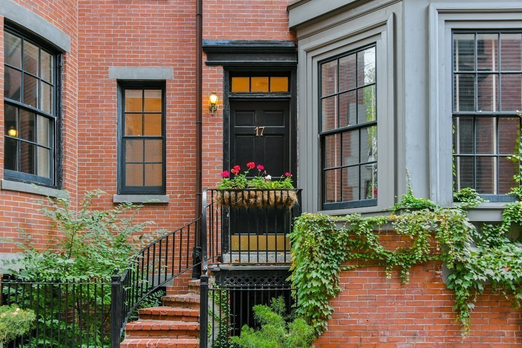 17 Willow Street, Boston, Massachusetts, 3 Bedrooms Bedrooms, 7 Rooms Rooms,2.5 BathroomsBathrooms,Residential Lease,For Rent,Willow Street,73526573