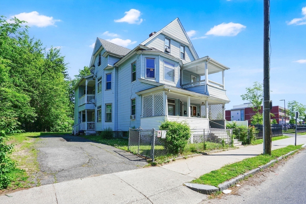 658 Union St, Springfield, Massachusetts, 6 Bedrooms Bedrooms, 15 Rooms Rooms,3 BathroomsBathrooms,Residential Income,For Sale,Union St,73522088