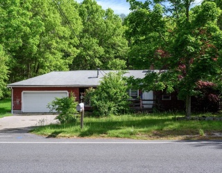 79 Plymouth Street, Halifax, Massachusetts, 2 Bedrooms Bedrooms, 5 Rooms Rooms,1 BathroomBathrooms,Residential,For Sale,Plymouth Street,73526574