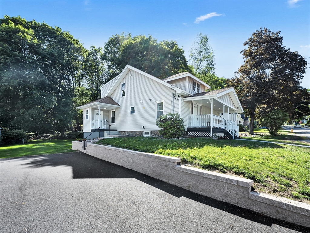 58 Lindell Ave, Leominster, Massachusetts, 5 Bedrooms Bedrooms, 10 Rooms Rooms,4 BathroomsBathrooms,Residential,For Sale,Lindell Ave,73526570