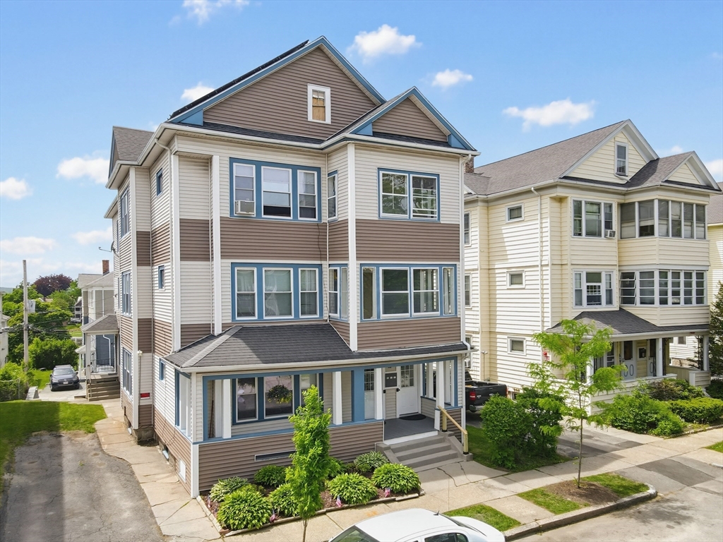 17 North Woodford Street, Worcester, Massachusetts, 9 Bedrooms Bedrooms, 18 Rooms Rooms,3 BathroomsBathrooms,Residential Income,For Sale,North Woodford Street,73526588