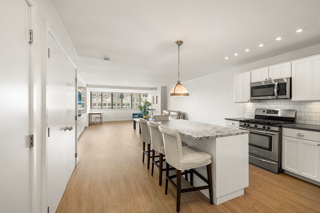 8 Whittier Pl, Boston, Massachusetts, 1 Bedroom Bedrooms, 3 Rooms Rooms,1 BathroomBathrooms,Residential,For Sale,Whittier Pl,73526349