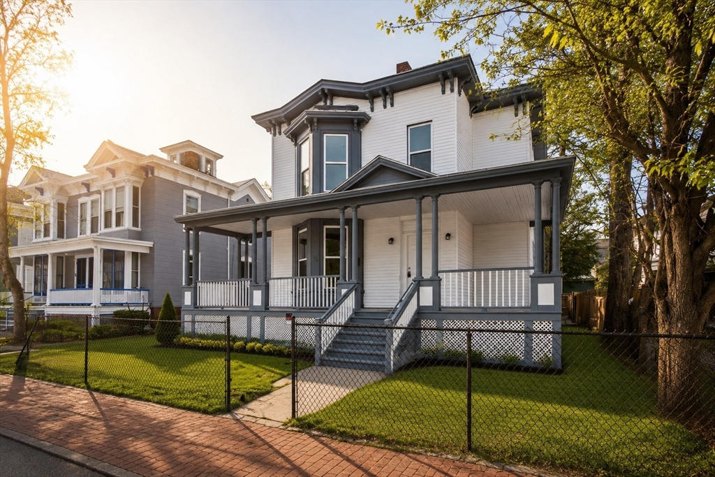 64 Thompson St, Springfield, Massachusetts, 5 Bedrooms Bedrooms, 9 Rooms Rooms,2 BathroomsBathrooms,Residential Income,For Sale,Thompson St,73526605