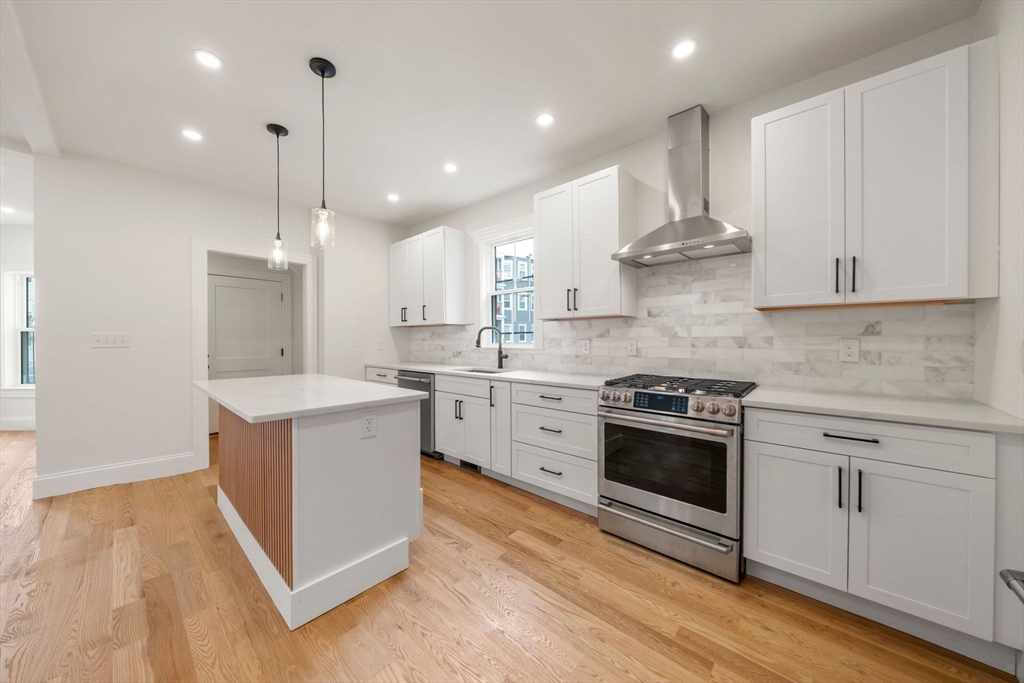 81 Gilman, Somerville, Massachusetts, 5 Bedrooms Bedrooms, 16 Rooms Rooms,5 BathroomsBathrooms,Residential Income,For Sale,Gilman,73526606