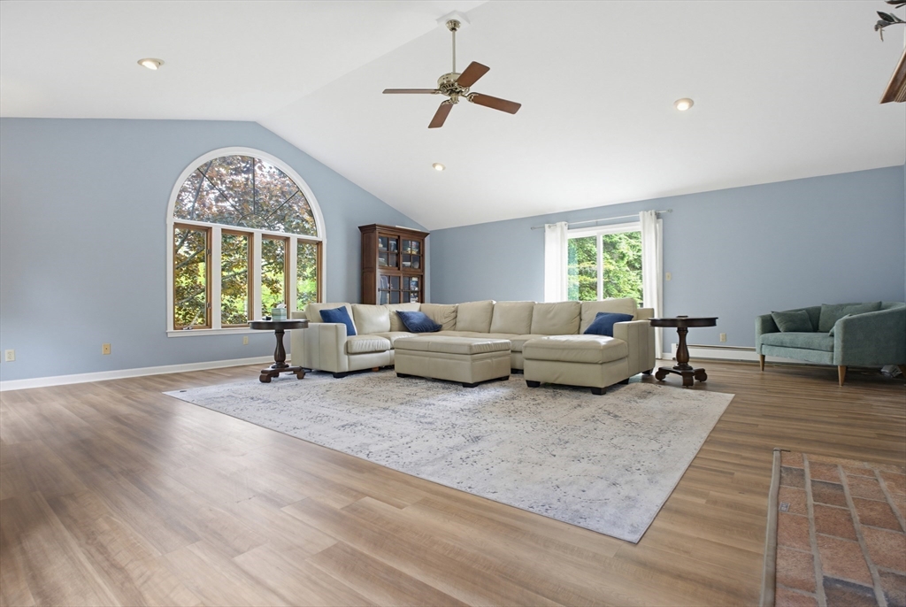 7 Brooks Ave, Westminster, Massachusetts, 5 Bedrooms Bedrooms, 7 Rooms Rooms,3.5 BathroomsBathrooms,Residential,For Sale,Brooks Ave,73526339
