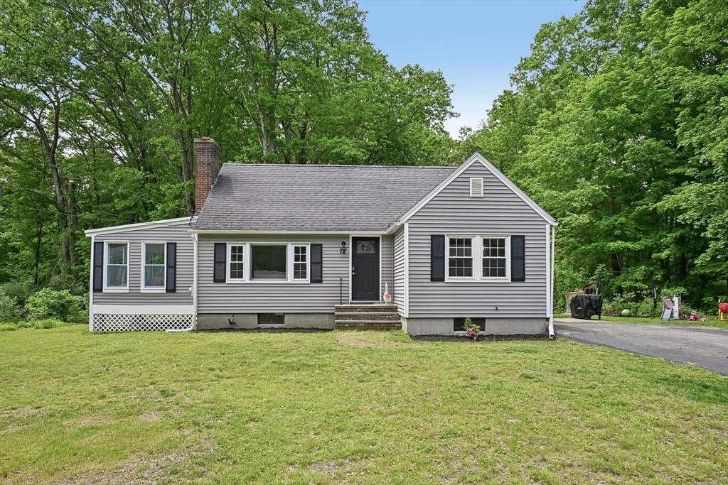 18 Carleton Rd, Leicester, Massachusetts, 4 Bedrooms Bedrooms, 6 Rooms Rooms,1 BathroomBathrooms,Residential,For Sale,Carleton Rd,73526381