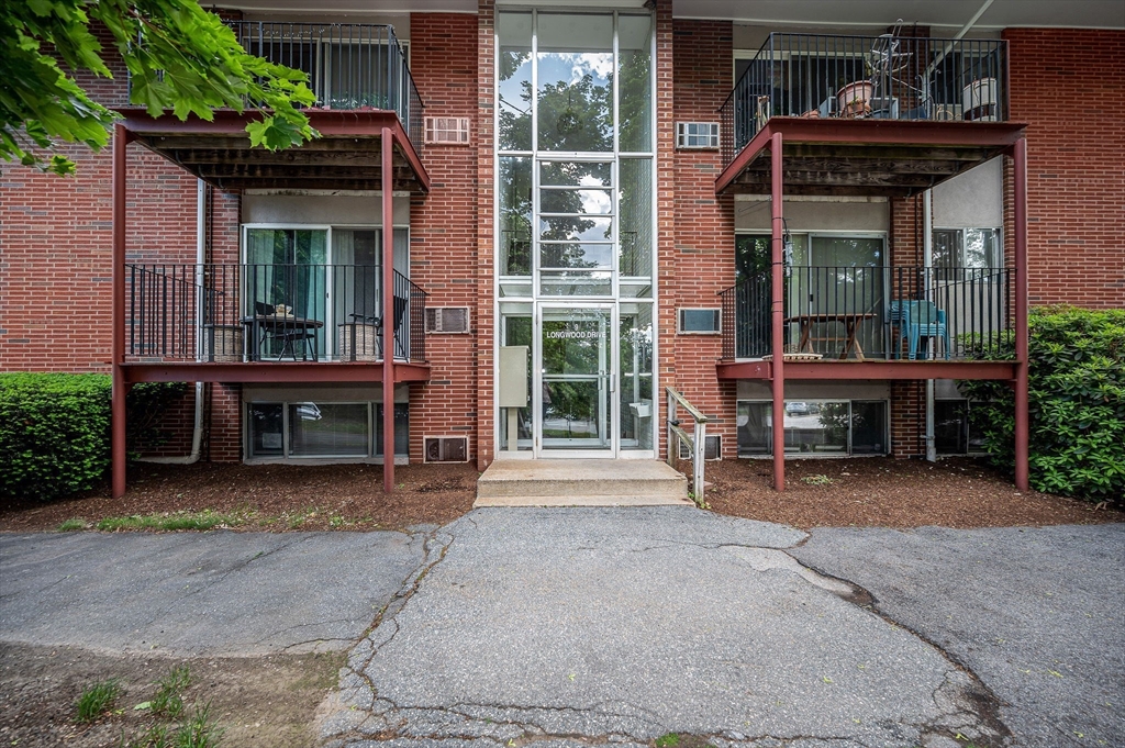 9 Longwood Dr, Andover, Massachusetts, 1 Bedroom Bedrooms, 4 Rooms Rooms,1 BathroomBathrooms,Residential,For Sale,Longwood Dr,73526641