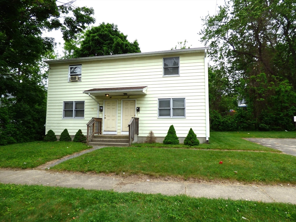 26-28 Daniel St, Springfield, Massachusetts, 4 Bedrooms Bedrooms, 8 Rooms Rooms,2 BathroomsBathrooms,Residential Income,For Sale,Daniel St,73526407
