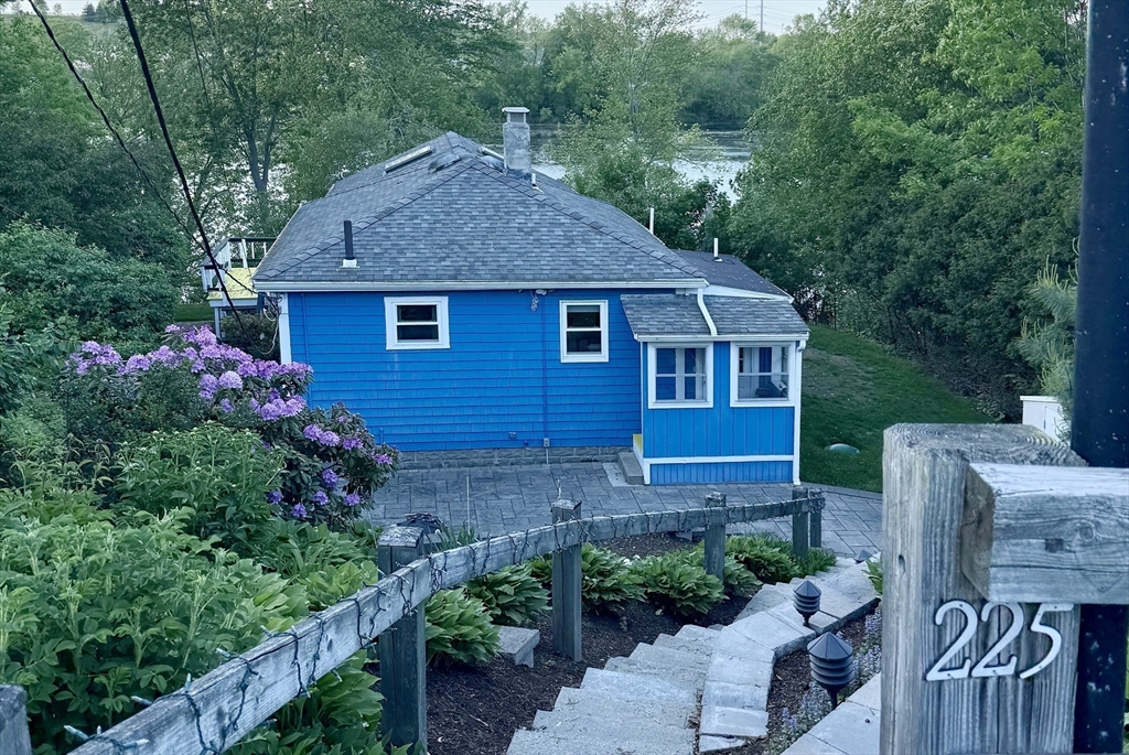 225 Riverside Drive, Dedham, Massachusetts, 2 Bedrooms Bedrooms, 5 Rooms Rooms,1 BathroomBathrooms,Residential,For Sale,Riverside Drive,73526037