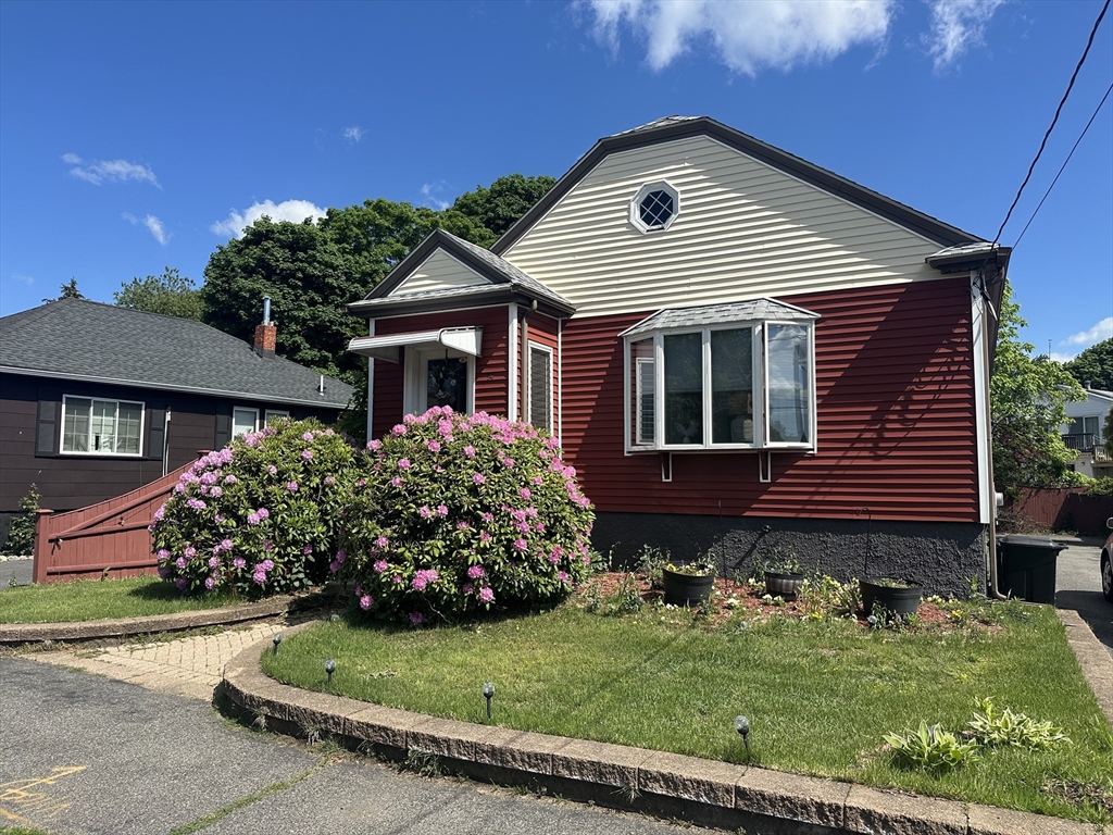 54 Dudley Street, Saugus, Massachusetts, 3 Bedrooms Bedrooms, 8 Rooms Rooms,2 BathroomsBathrooms,Residential,For Sale,Dudley Street,73526671