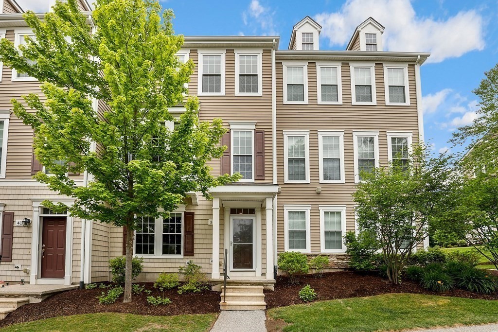 33 Jacob Way, Reading, Massachusetts, 3 Bedrooms Bedrooms, 7 Rooms Rooms,3 BathroomsBathrooms,Residential Lease,For Rent,Jacob Way,73526691