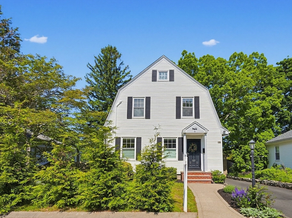 9 Commonwealth Ave, Dedham, Massachusetts, 2 Bedrooms Bedrooms, 6 Rooms Rooms,1.5 BathroomsBathrooms,Residential,For Sale,Commonwealth Ave,73526330