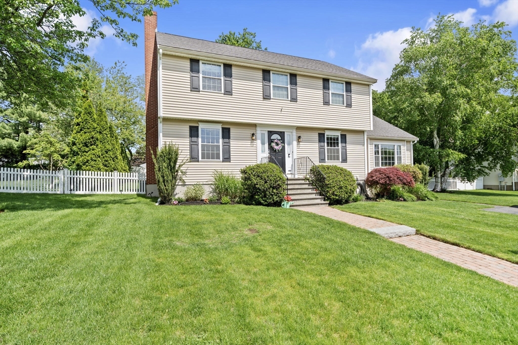 6 Burlwood Ln, Woburn, Massachusetts, 4 Bedrooms Bedrooms, 9 Rooms Rooms,2.5 BathroomsBathrooms,Residential Lease,For Rent,Burlwood Ln,73526214