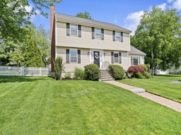 6 Burlwood Ln, Woburn, Massachusetts, 4 Bedrooms Bedrooms, 9 Rooms Rooms,2.5 BathroomsBathrooms,Residential Lease,For Rent,Burlwood Ln,73526214