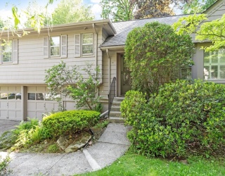 10 Dick Drive, Worcester, Massachusetts, 4 Bedrooms Bedrooms, 9 Rooms Rooms,3.5 BathroomsBathrooms,Residential,For Sale,Dick Drive,73526222