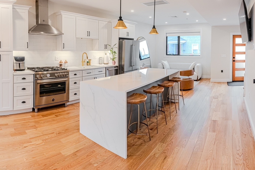 1-7 Wilcutt, Boston, Massachusetts, 3 Bedrooms Bedrooms, 4 Rooms Rooms,2.5 BathroomsBathrooms,Residential,For Sale,Wilcutt,73526229
