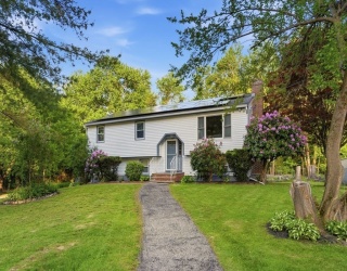 24 Lawton St, Haverhill, Massachusetts, 4 Bedrooms Bedrooms, 10 Rooms Rooms,2 BathroomsBathrooms,Residential,For Sale,Lawton St,73526451