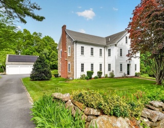 3 Rockland St, Dartmouth, Massachusetts, 7 Bedrooms Bedrooms, 12 Rooms Rooms,4.5 BathroomsBathrooms,Residential,For Sale,Rockland St,73526498