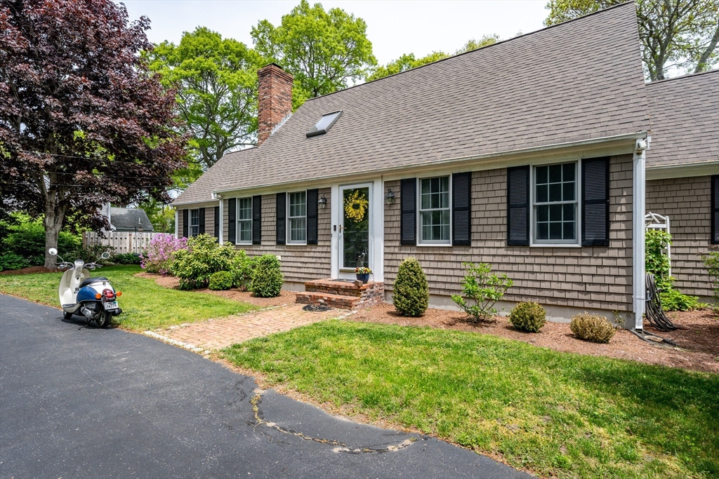 61 Angus Way, Barnstable, Massachusetts, 3 Bedrooms Bedrooms, 6 Rooms Rooms,3 BathroomsBathrooms,Residential,For Sale,Angus Way,73525239