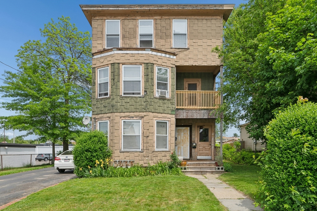 1 Summerhill Avenue, Worcester, Massachusetts, 9 Bedrooms Bedrooms, 18 Rooms Rooms,3 BathroomsBathrooms,Residential Income,For Sale,Summerhill Avenue,73522743