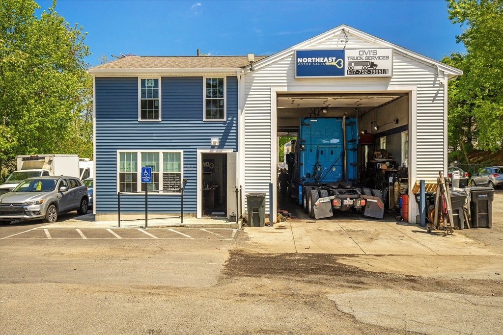 365 Elm St, Bridgewater, Massachusetts, 5 Bedrooms Bedrooms, 8 Rooms Rooms,3 BathroomsBathrooms,Residential,For Sale,Elm St,73526500
