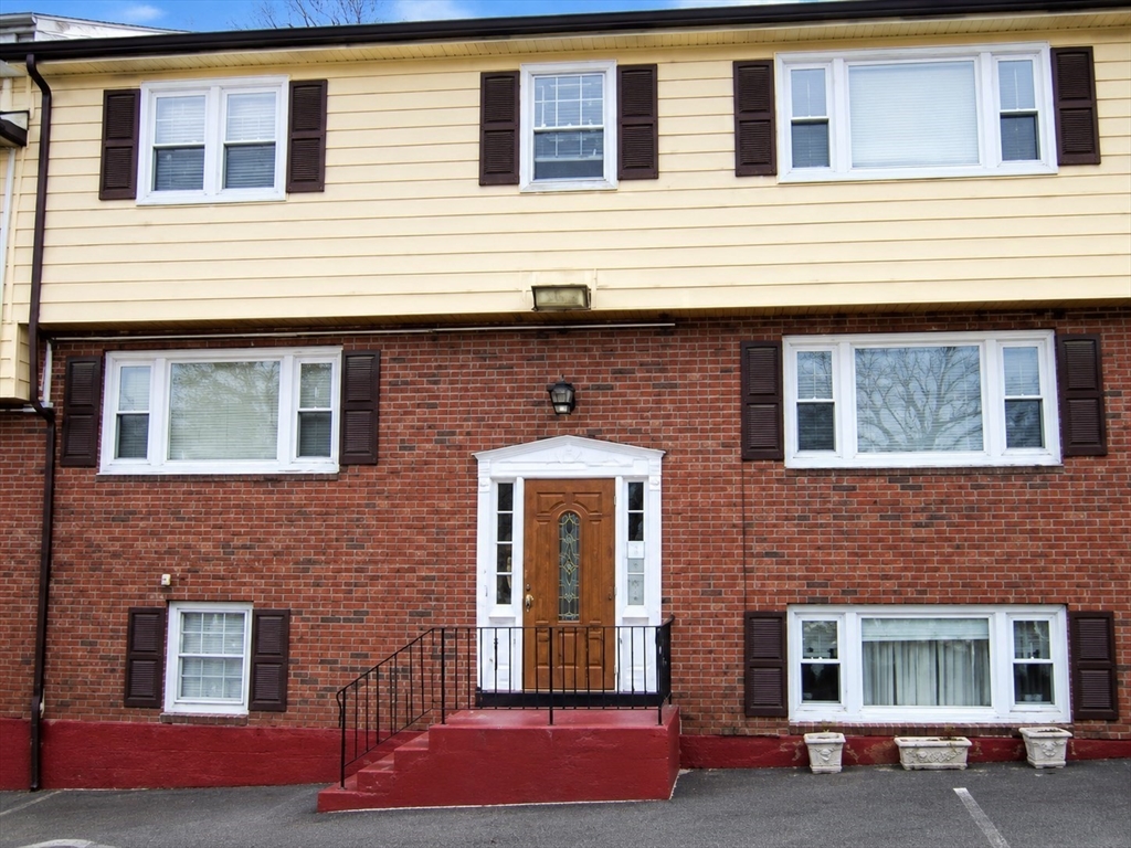 19 Glen St, Boston, Massachusetts, 3 Bedrooms Bedrooms, 5 Rooms Rooms,1 BathroomBathrooms,Residential,For Sale,Glen St,73526257