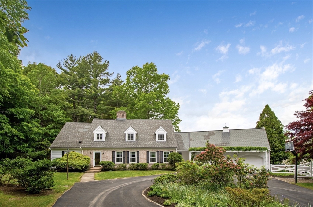 107 Farm St, Dover, Massachusetts, 4 Bedrooms Bedrooms, 10 Rooms Rooms,3.5 BathroomsBathrooms,Residential Lease,For Rent,Farm St,73526509