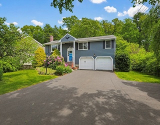 1044 East St, Dedham, Massachusetts, 3 Bedrooms Bedrooms, 9 Rooms Rooms,2.5 BathroomsBathrooms,Residential,For Sale,East St,73526069
